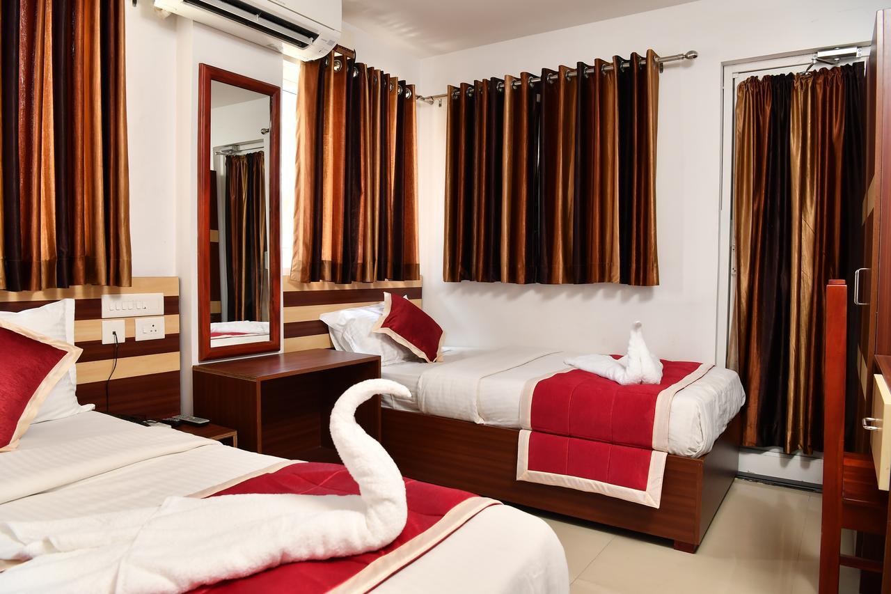 Oyo 18604 Puthens Capitol Inn Kochi Exterior photo